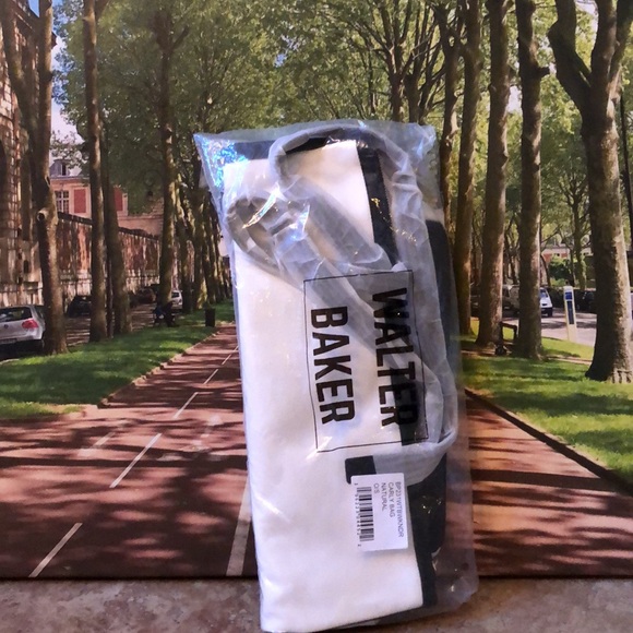 WALTER BAKER Day Tripper Tote - Picture 11 of 11